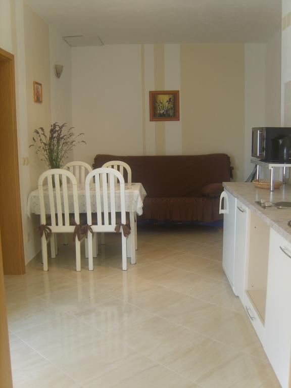 Apartments Iva Alla Trogir Rum bild
